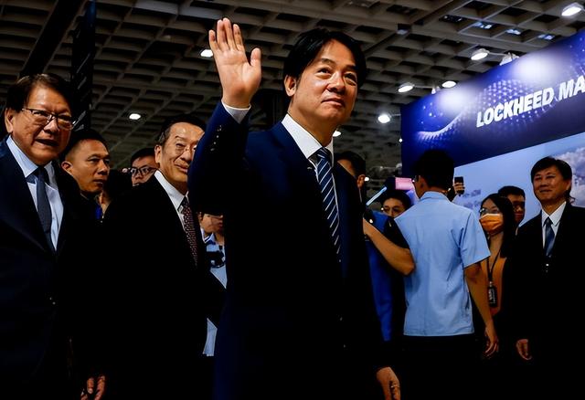 郑丽文呼吁大陆	，共同对付民进党，若无大陆相助，很难下架民进党