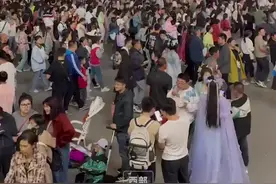 大唐不夜城已被六国游客攻陷 ，假期第一天就已趋于饱和图片