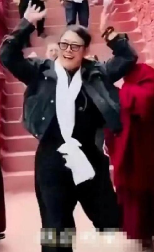 被造谣1个月后，参与香港火灾救援的李连杰，实现了“口碑暴涨”