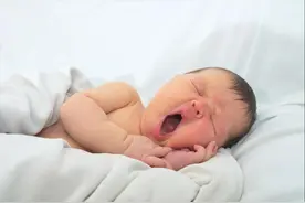 如果你家宝宝在1-2个月有这些特殊现象，别慌，不用着急往医院跑图片