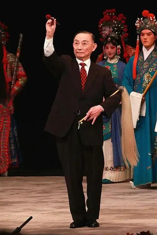 这一次，47岁的"跳梁小丑"李玉刚，如今已彻底走上了另一条道路