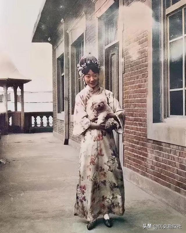 这才是皇后婉容的真实样貌，并非演员扮演，货真价实的罕见照片！