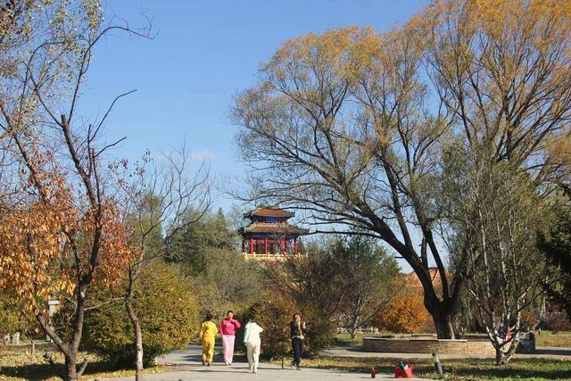 汤岗子秋景入画来