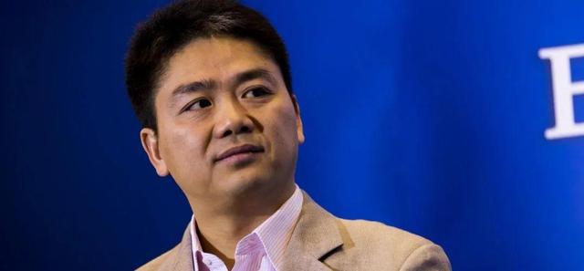 刘强东的两个妹妹：一个已经去世	，一个有钱有颜，陪在父母身边