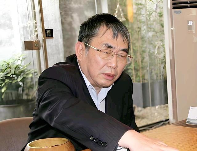 聂卫平喝四斤白酒！一顿四斤白酒也能不醉，为何滴酒不沾？