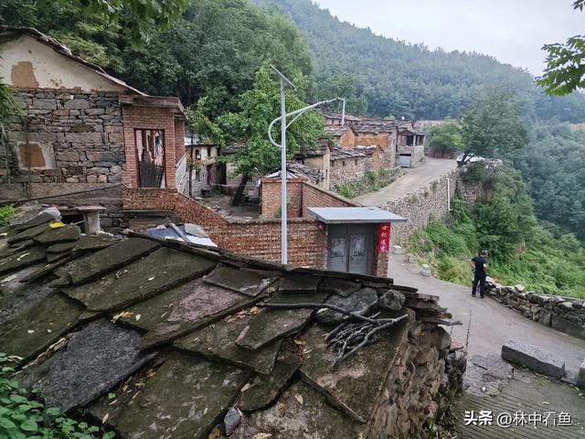 走遍石板岩之上坪菜家岩——北太行天路俯观桃花谷停车场最佳地