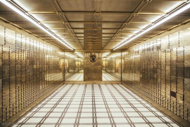 银行女经理和丈夫先后自杀：人性与监管的角力，永不止息