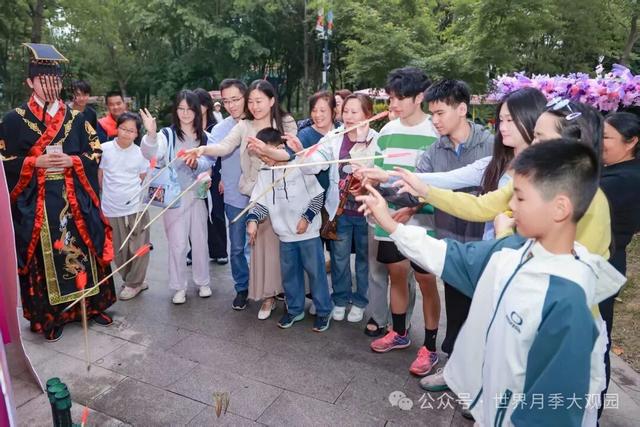 世界月季大观园 致每一位如约而来的你：抱歉，感谢，我们继续努力！