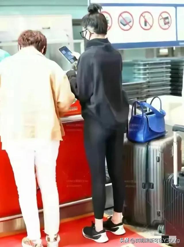 宋祖儿瑜伽裤机场直拍，这也太辣眼了吧，公共场合这样穿合适么？