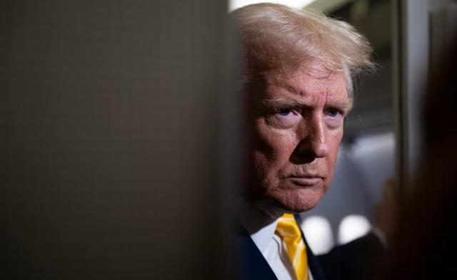 特朗普发出封锁威胁！委内瑞拉被全面围困，马杜罗如何应对