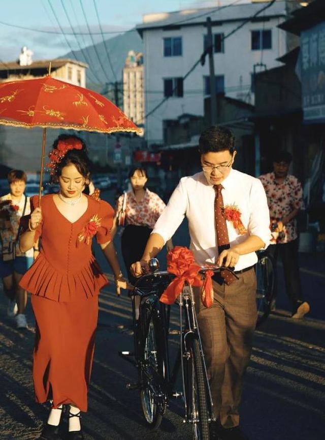 吉林男子爱上大20岁东北大妈，结婚11年没生孩子，他到底图啥？