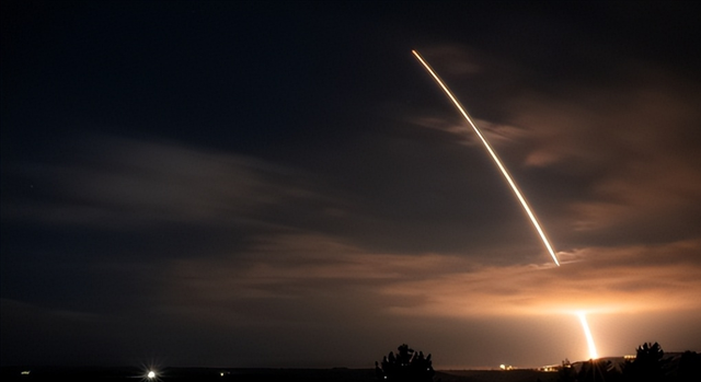 普京被逼急！特朗普一句话点燃火药桶，俄数十年来首次准备核试验