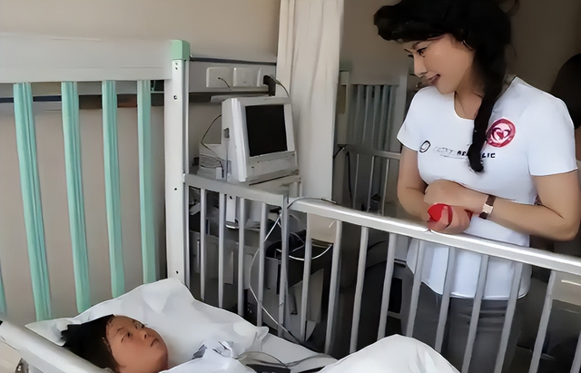 权色交易、陪睡上位，她压根不沾边，简直是娱圈的一股“清流”