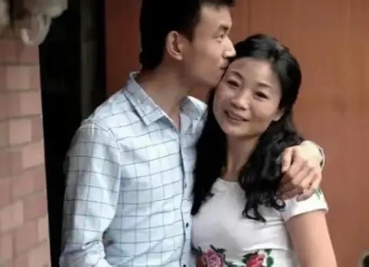 9年前，重庆23岁男孩娶46岁大妈，婚后不生孩子，如今怎样？