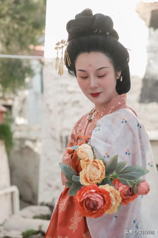 礼赞60年·我的西藏幸福映像 |穿上汉服走进哲蚌寺