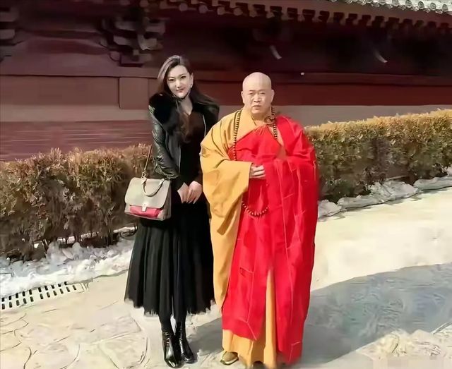 拔出萝卜带出泥！释永信刚被查，央视名嘴刘芳菲就受到了牵连