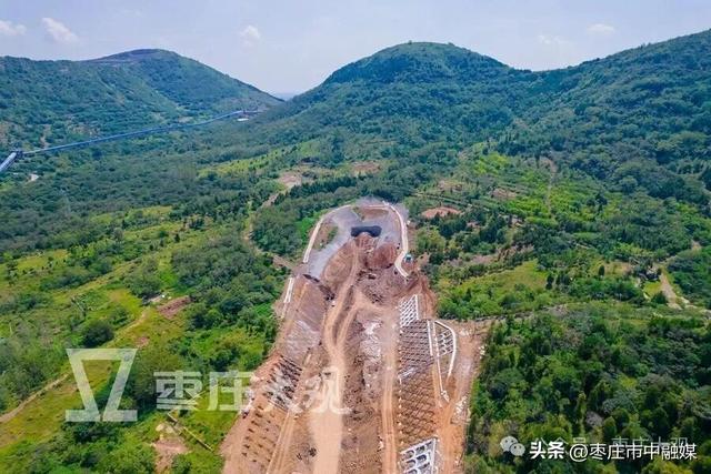 实拍济枣高铁坛山隧道进展显著