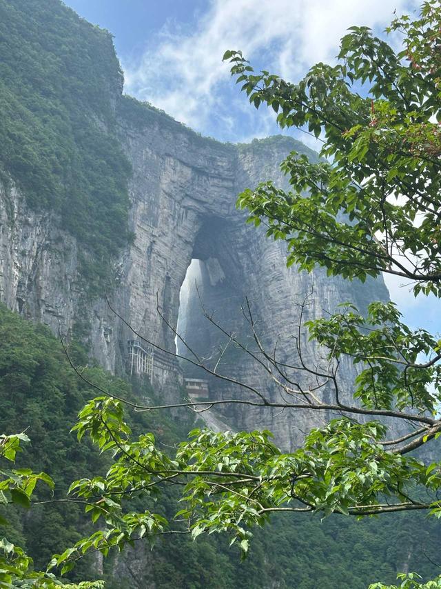 湖南天门山：一场逃离喧嚣的山野之约