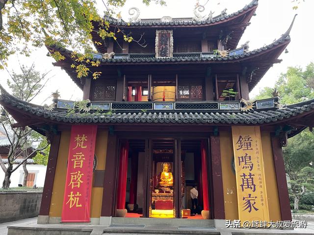 秋日来趟杭州“低调古刹”吧，门票10元，祈福撞钟喂宠一条龙！