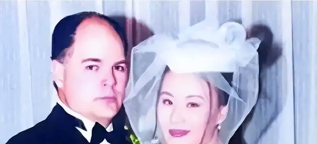 原来早已不是中国籍？事业巅峰远赴美国，被老外“玩腻”晚年回国