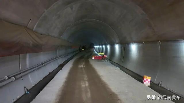 师丘高速文山段隧道全部贯通