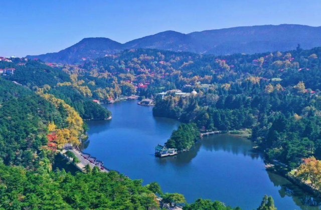 景区成“浴场”？3名境外游客庐山“泡澡”，引众怒