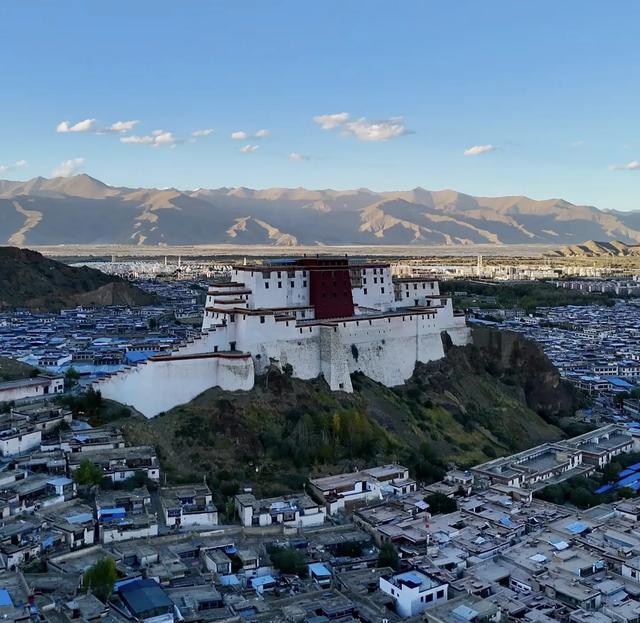 西藏6个地级市，那曲海拔高，林芝和昌都像南方，拉萨第一大城市