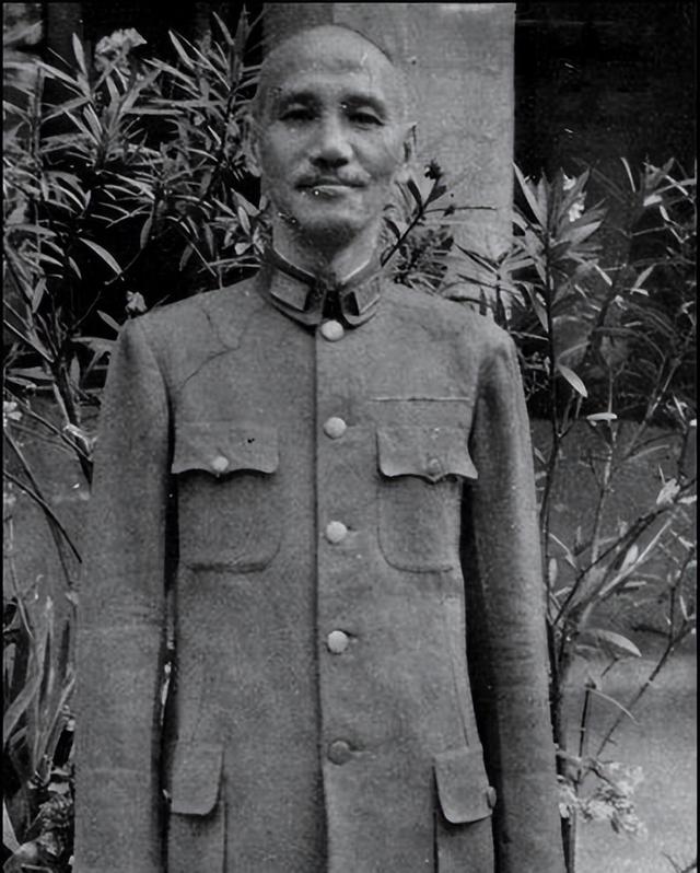 蒋介石曾坦言：世上只有两人能取代我，第一是毛主席，另一人是谁