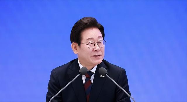 李在明没让中方失望，赶在飞机降落美国前，对特朗普泼了一盆冷水