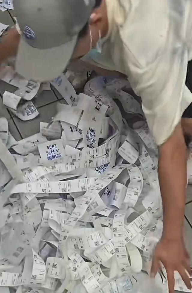 第一批“0元购”奶茶受害者，已经进医院了