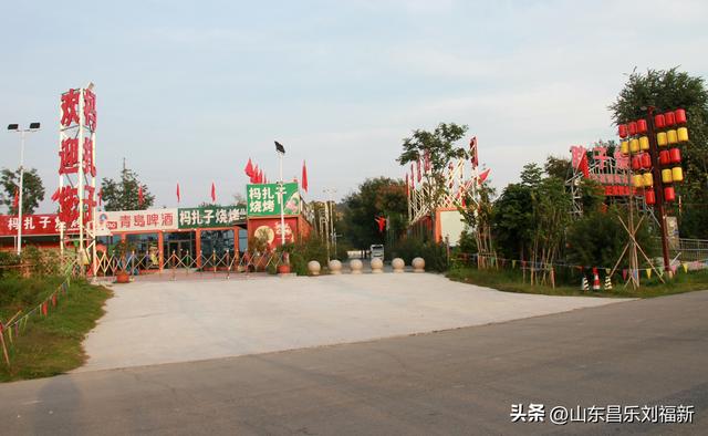 一河两路东端的烧烤场一带暮秋景色