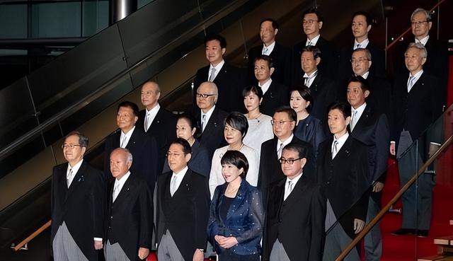 六国收到求援信息，高市赌中国不敢动真格，结果大失所望