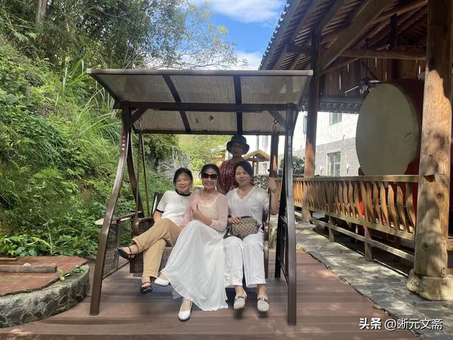 德隆山庄的故事：阿娇和阿兰。