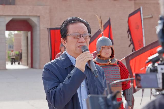 美国商界考察团踏访敦煌阳关 沉浸式体验丝路文化