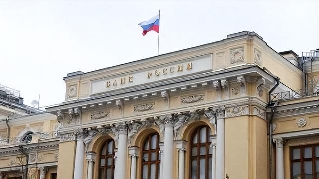 历史开了个玩笑，先倒下的不是乌克兰，而是百年中立的瑞士？