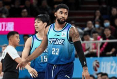 CBA排名乱套了！北京四连胜稳居第一，辽宁险胜排第二，黑马第五