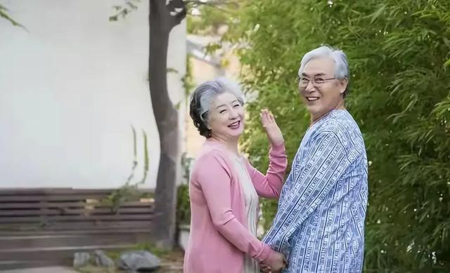 晚年两性关系真相！80岁奶奶直言：男人过70，只剩这两个靠谱用处