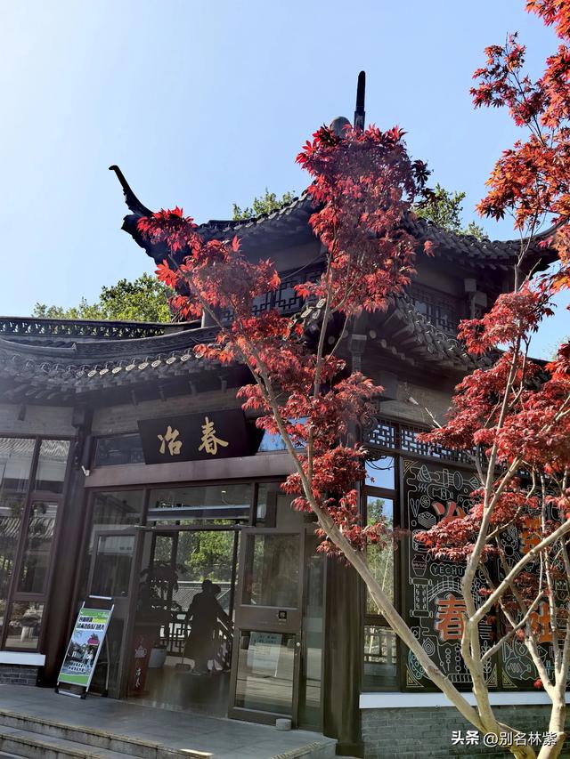 离开扬州在东站发生一件有惊无险的事，到镇江住青旅，游览西津渡