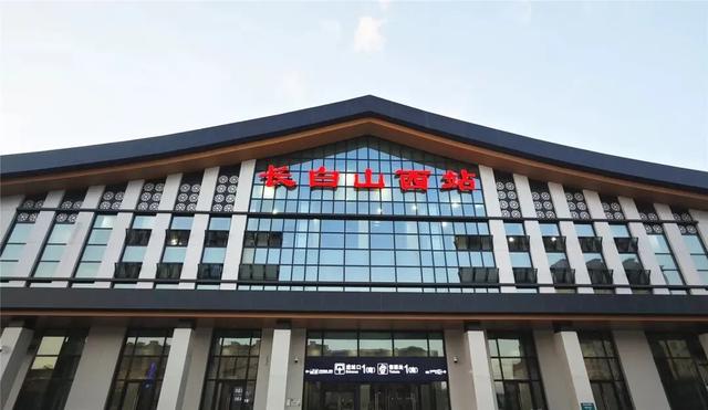 吉线331被夸爆！河北老铁的秋日新“顶流”是吉林！
