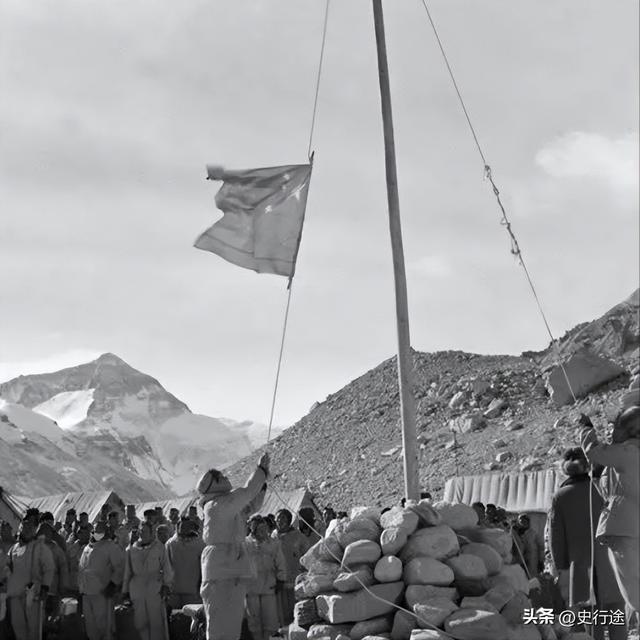 毛主席对尼泊尔首相说：你想把珠峰全部划归贵国？还有更好的办法