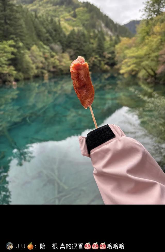 超多重庆人爱去的景区，花费上百块，宁愿人挤人就为吃根烤肠？