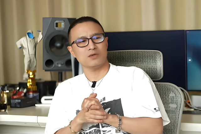 章子怡也没想到，离婚刚两年的54岁汪峰，竟走上了另一条上坡路