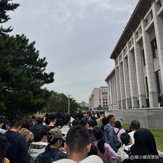 2025年9月23日，北京国家博物馆发生的真实排队场景，大家看看吧