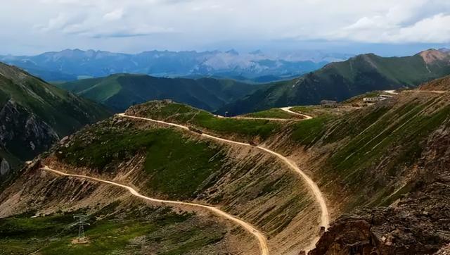 川藏线上的司机为何总要点烟扔出窗外？藏民：扔烟的都是聪明人