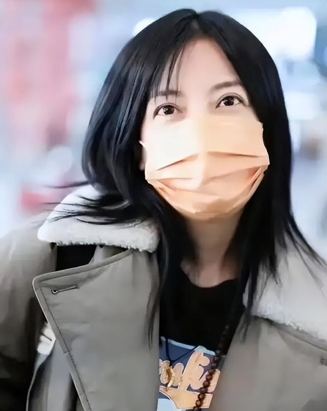 1590万资产被冻结！劣迹艺人赵薇走投无路，将15岁女儿当救命稻草