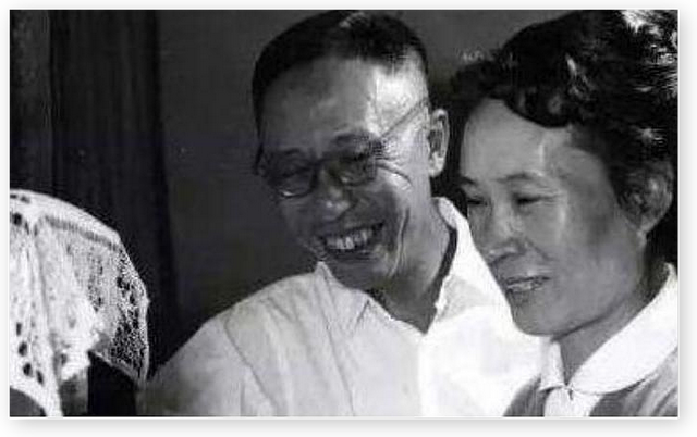 末代皇帝：溥仪回到故宫时买了票，发现了自己藏在椅子底下的宝贝