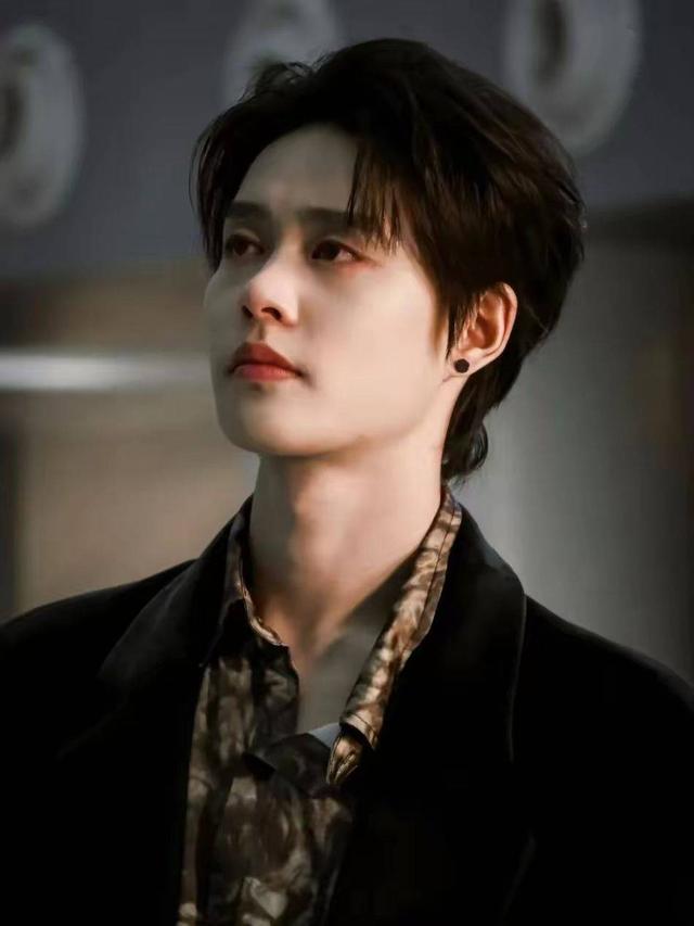 短剧顶流大洗牌！柯淳之流消失刘萧旭爆红，“小孩叔” 凭啥出圈？