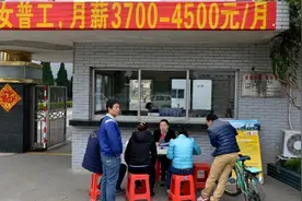 为什么工厂宁可高薪招新人，也不给老员工涨工资？原因很现实图片