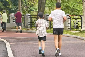 13岁男孩体重100多公斤引发脑梗，儿童过度肥胖需关注图片