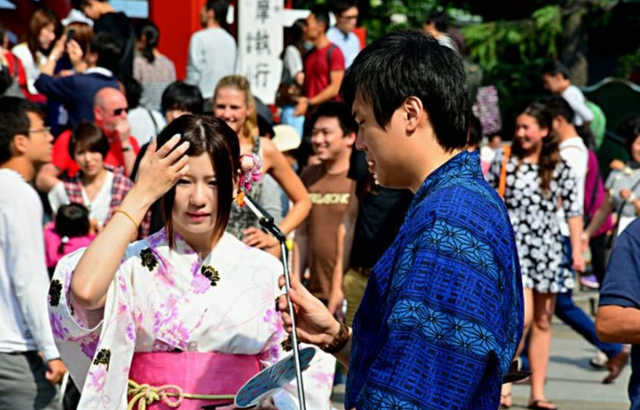 大量日本游客涌入北京，打着旅游幌子不去旅游不吃美食；为啥来？